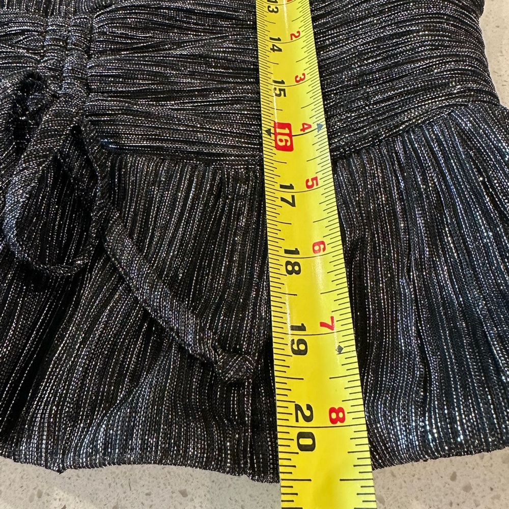 V- NECK- CINCHING AT WAIST- Black & SILVER Metallic Long Sleeve Blouse. XL - Picture 6 of 11